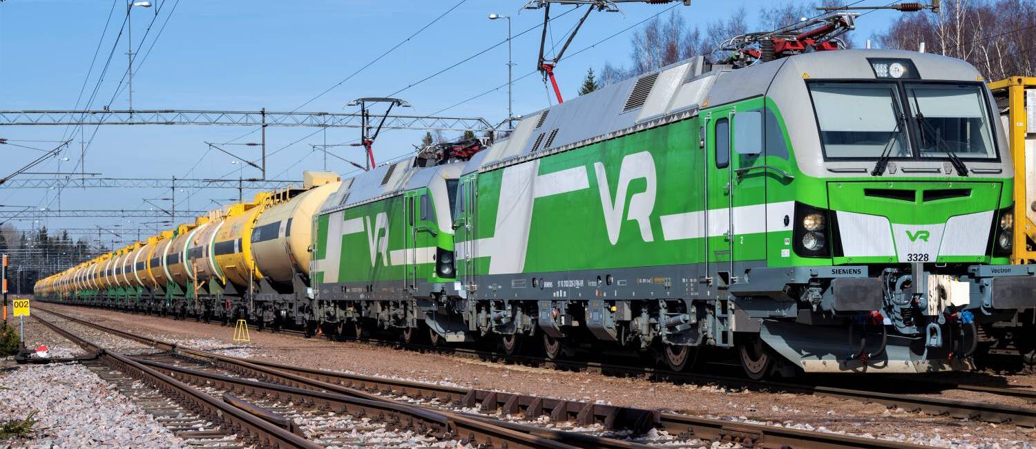 Новые локомотивы-тяжеловозы готовятся к перевозкам российского метанола в Финляндии